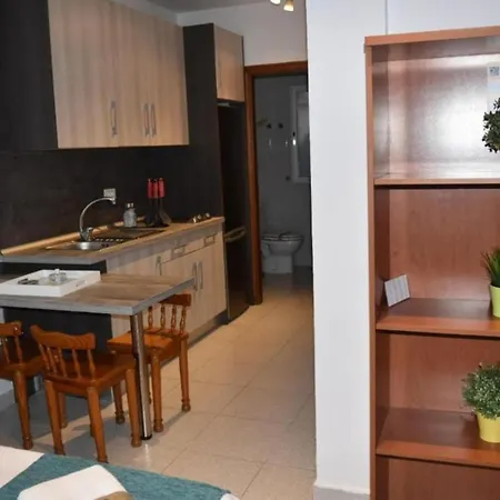 Studio Apartment, Freewifi, Great View From Terrace * 弗龙特拉